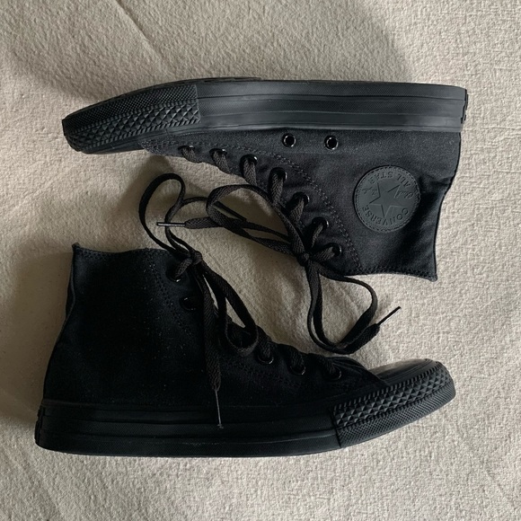 Converse Shoes - Black on Black Converse High-Tops M6/W8 mint